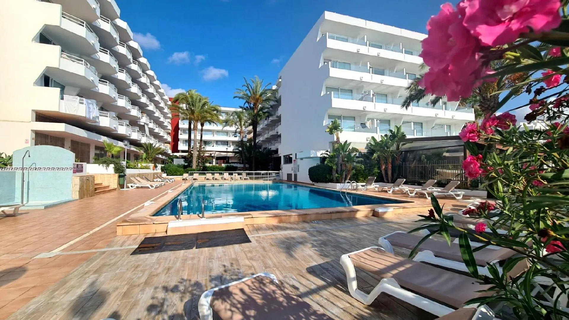 Apartamentos Llobet Ibiza 3*,
